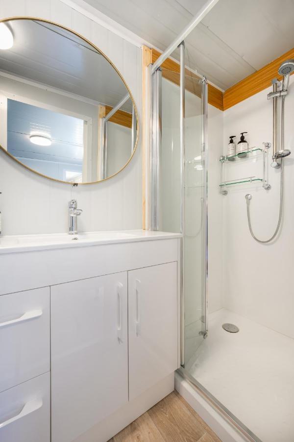 Cosy Cabin To Stay Even Better Than Glamping Pukekohe Экстерьер фото